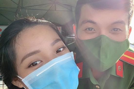 Đi tình nguyện, cô gái thành đôi với anh công an trực chung chốt
