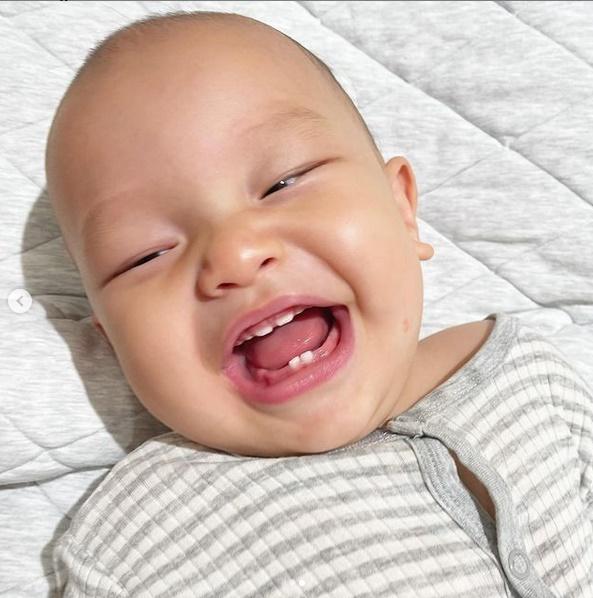 Con trai Hà Hồ lộ 2 điểm thừa hưởng gen ba Kim Lý đố cãi được-7