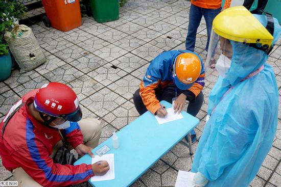 Nhiều shipper dương tính Covid-19 qua test nhanh hàng ngày