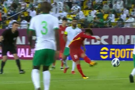 Quang Hải nhanh như chớp, lập siêu phẩm ngay phút thứ 3