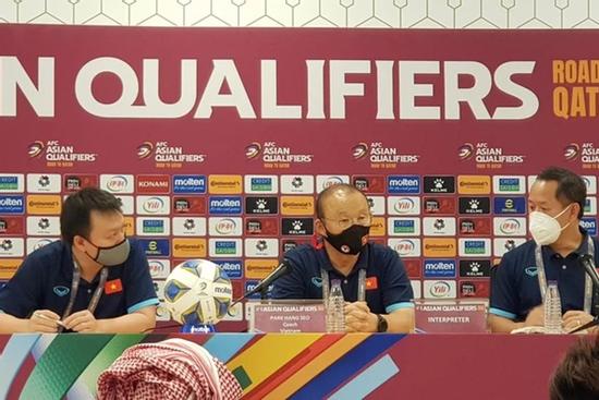 HLV Park nói gì khi Việt Nam bị penalty, Duy Mạnh nhận thẻ đỏ?