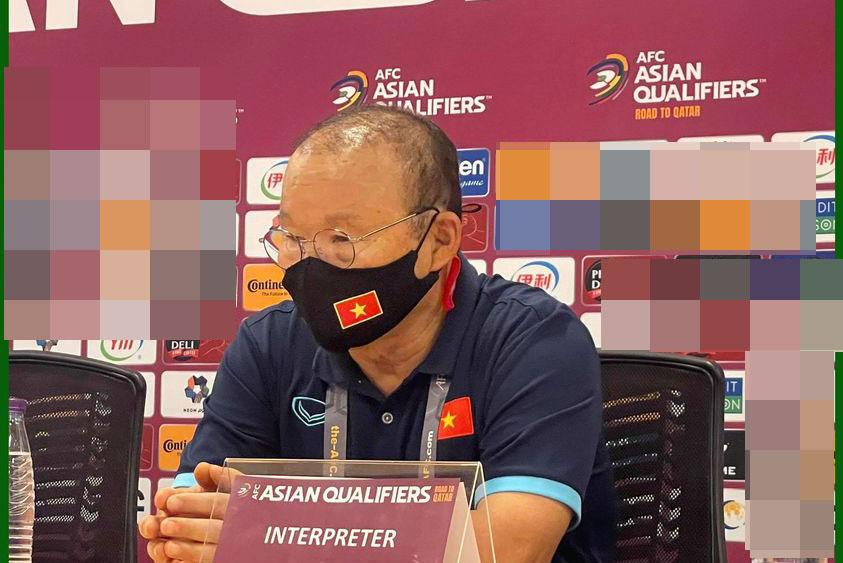 Lý do thầy Park tỏ thái độ căng, không bắt tay HLV Saudi Arabia-1