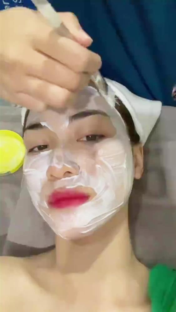 Hòa Minzy truyền kinh nghiệm xử lý mụn thịt chi chít trên mặt-1