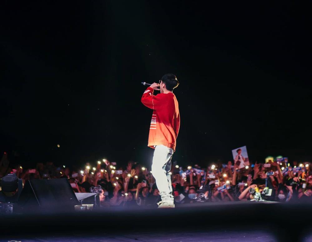 Sơn Tùng nhận kết đắng khi trót vạ miệng mời fan lên sân khấu-2