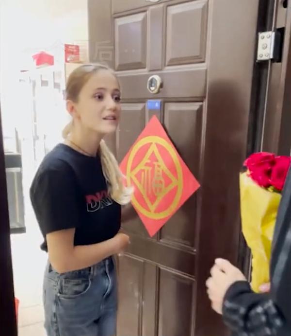 Tán gái xinh ngoại quốc, chàng trai học ngoại ngữ để viết thư tình-5