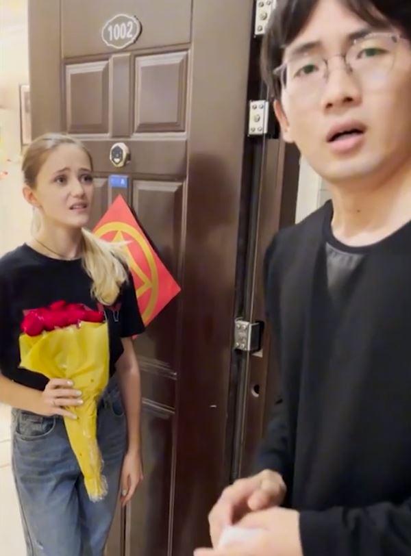 Tán gái xinh ngoại quốc, chàng trai học ngoại ngữ để viết thư tình-7