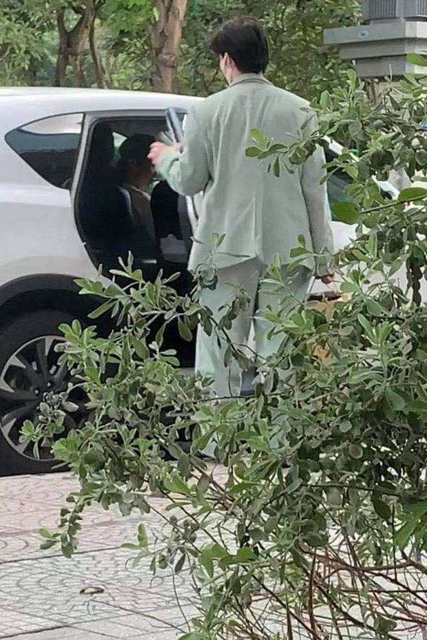 Bài đăng của Erik về việc đi thu âm bị chỉ ra điểm không hợp lý-6