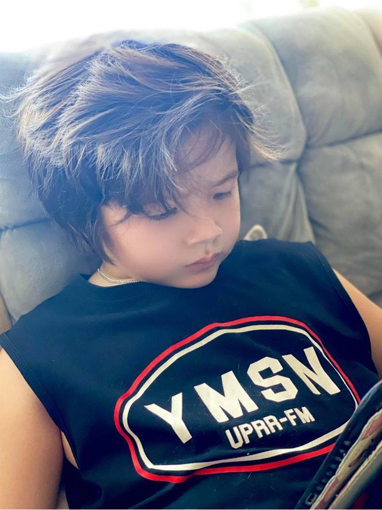 Quý tử nhà sao Việt tóc dài bồng bềnh, có bé trông như con gái-1