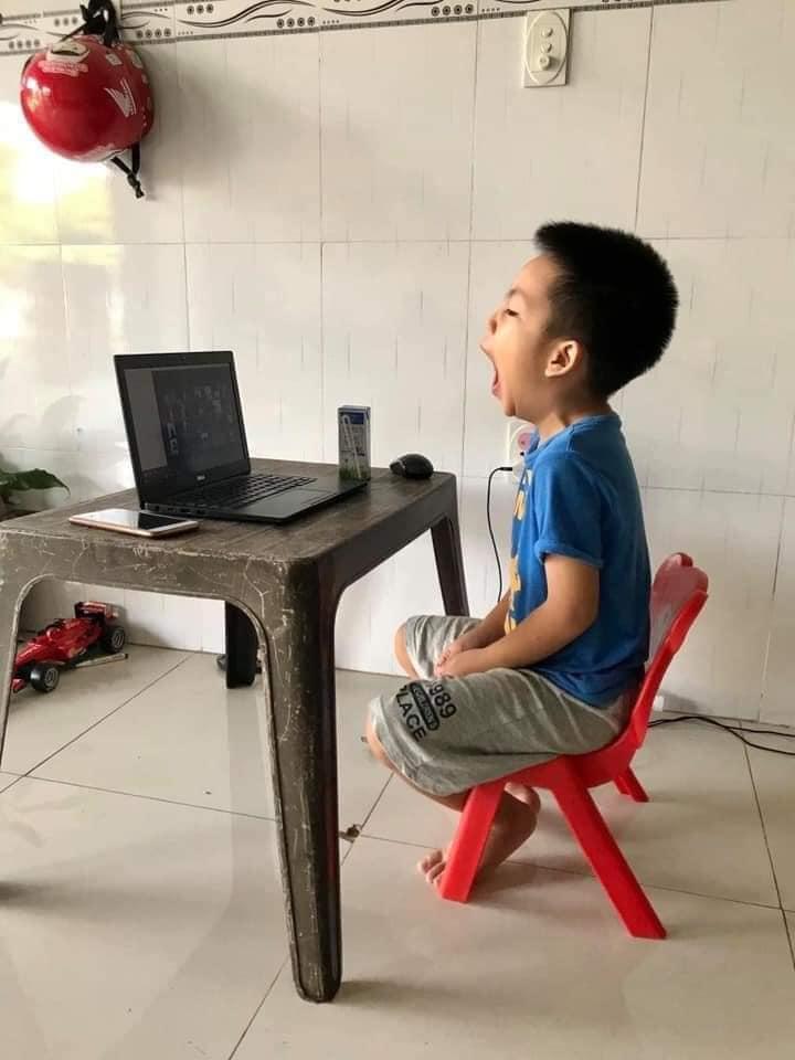 Cười ra nước mắt với trẻ lớp 1 học online mùa Cô Vy-2