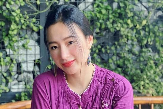 Angela Phương Trinh gây sốc với thông tin 'son môi làm từ trùn'