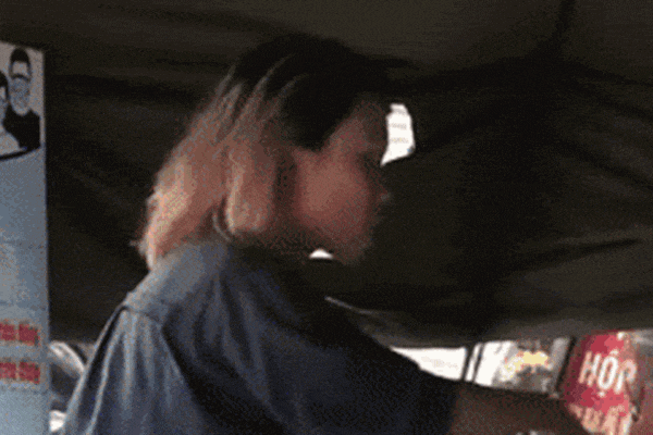 Bị nhắc đeo khẩu trang, cô gái văng tục với cán bộ: Mày láo-1