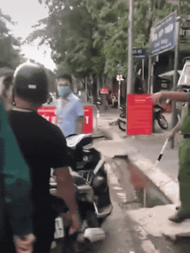 Bị nhắc đeo khẩu trang, cô gái văng tục với cán bộ: Mày láo-3