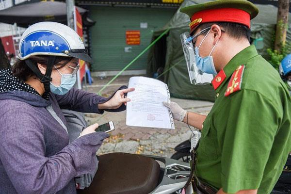 Hà Nội: 6 nhóm đối tượng dự kiến được cấp giấy đi đường sau ngày 6/9-3