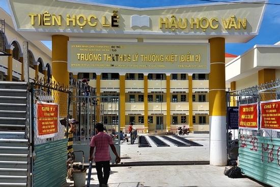 Năm học mới: 'Vùng xanh' học trực tiếp, 'vùng đỏ' học trực tuyến