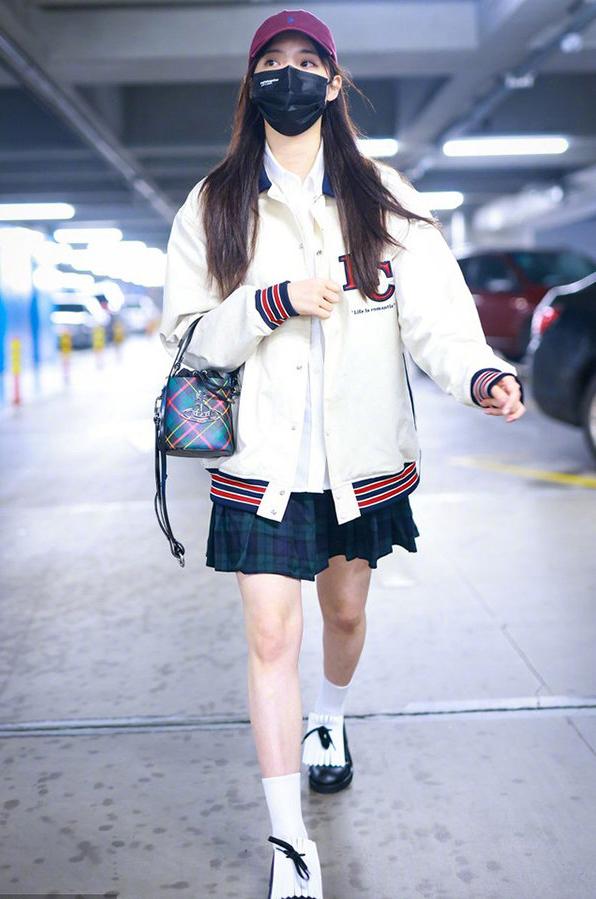 Âu Dương Na Na, Địch Lệ Nhiệt Ba phát cuồng style nữ sinh ngây thơ-1