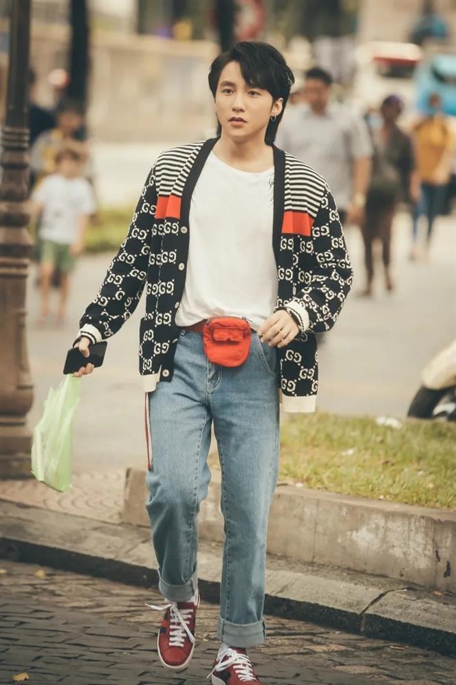 Câu trả lời dễ thương của Sơn Tùng khi cụ bà tra hỏi có phải ca sĩ?-1