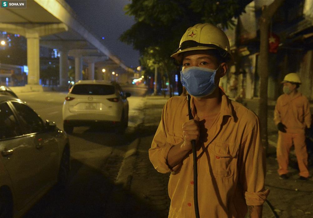 Hà Nội gấp rút dựng chốt trong đêm khuya, phân vùng chống dịch-10