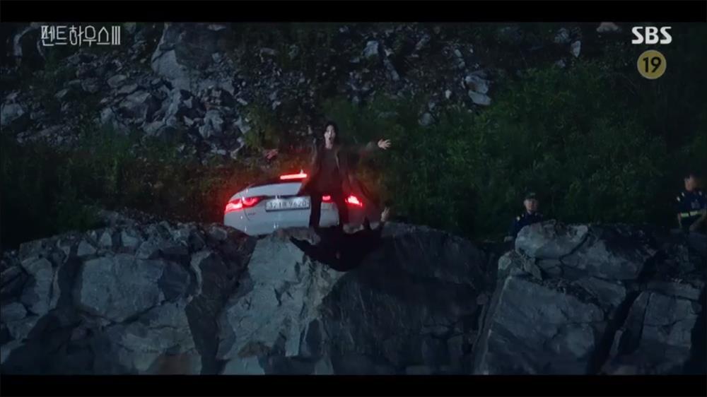 Penthouse 3 tập 13: Seo Jin giết chồng cũ, đẩy bà cả Shim xuống vực-28