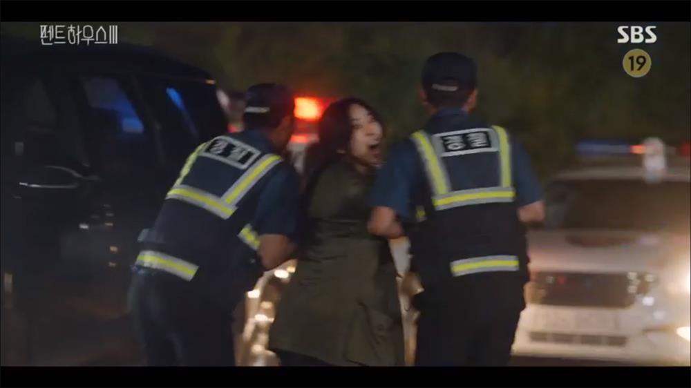 Penthouse 3 tập 13: Seo Jin giết chồng cũ, đẩy bà cả Shim xuống vực-31