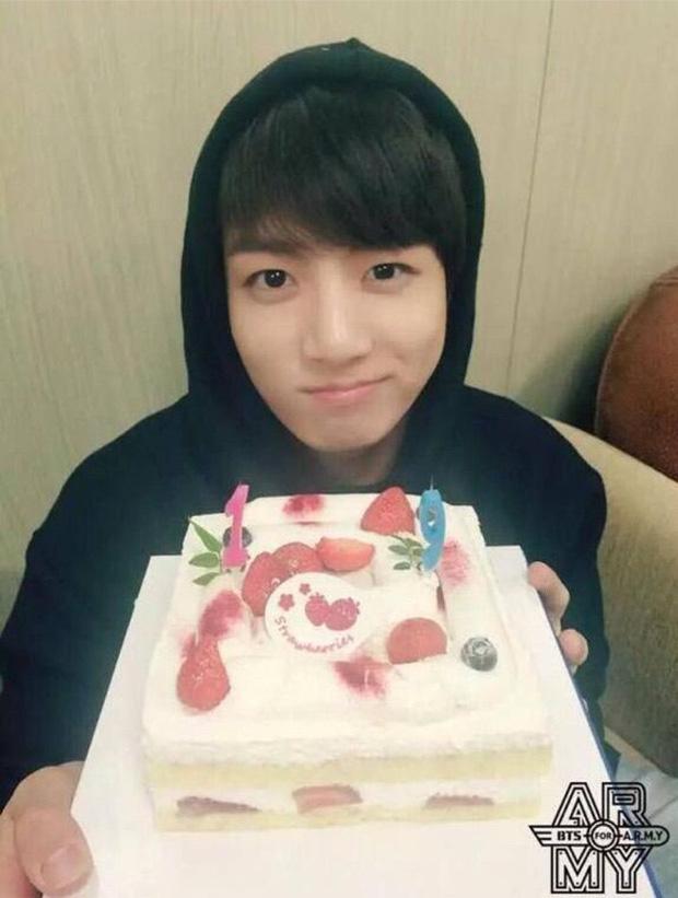 Bánh sinh nhật hình nhóm BTS dành cho bé gái 2D 0346  Tiệm Bánh Chon Chon