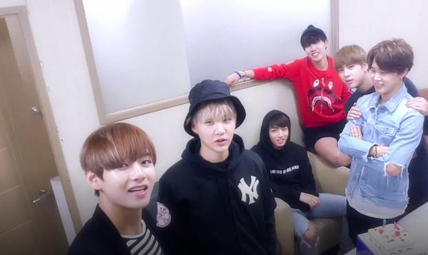 BTS tặng gì cho Jungkook năm 18 tuổi?-4