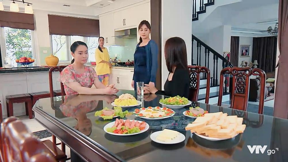 Hương Vị Tình Thân tập 27: Bà Xuân tự vả mặt mình ăn không ngồi rồi-2