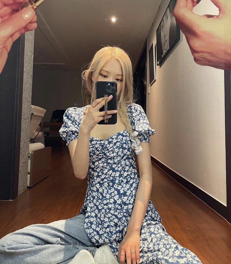 Mix đồ với quần jeans phá cách như Rosé, Lisa BLACKPINK-2