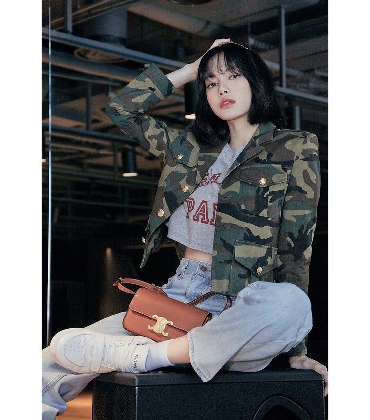 Mix đồ với quần jeans phá cách như Rosé, Lisa BLACKPINK-10