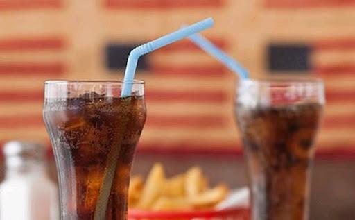 4 loại nước giết thận nhanh khủng khiếp nhưng ai cũng uống-1