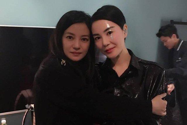 Lộ ảnh Triệu Vy trở về quê nhà sau biến cố phong sát-5