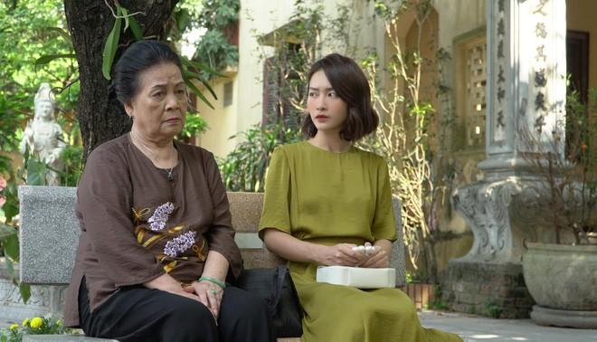 Bóc giá hàng hiệu Khả Ngân mặc trong 11 tháng 5 ngày-16