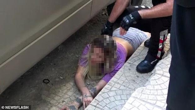 Bị tra tấn và cưỡng hiếp, cô gái trèo cửa sổ, cái kết ám ảnh tột độ-2