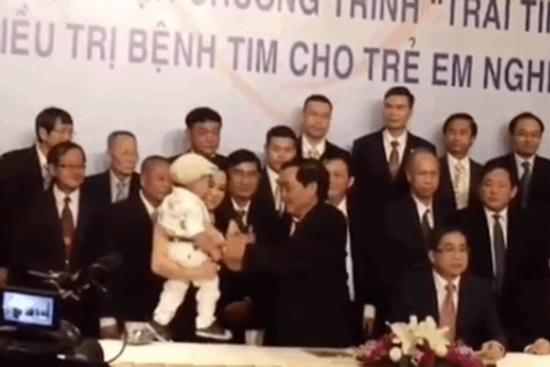 Clip hiếm: Người thừa kế Đại Nam từ nhỏ đã được cưng chiều