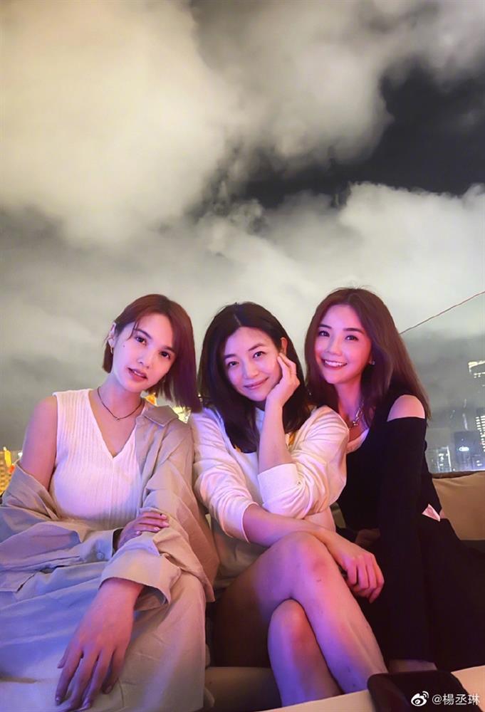 Choáng ngợp bức ảnh hội tụ 3 mỹ nhân không tuổi-1