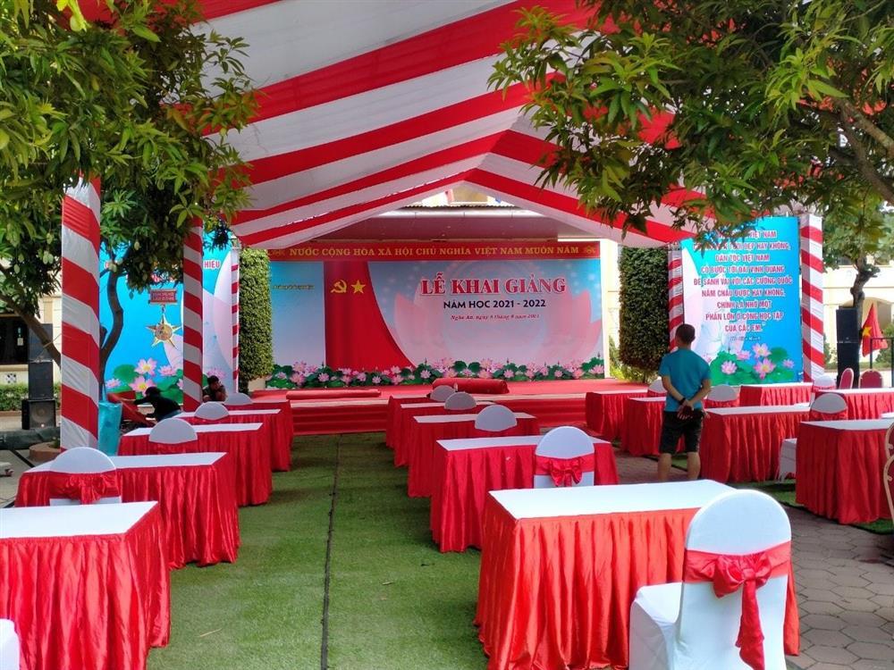 TP.HCM: Lễ khai giảng dành 1 phút mặc niệm người tử vong vì Covid-19-5