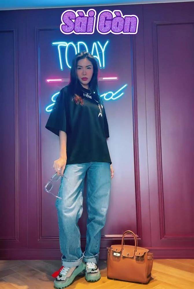 Minh Tú mặc gì khi đi du lịch các thành phố lớn ở Việt Nam khi hết dịch-5