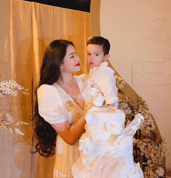 Phạm Hương xuất hiện không mùi bỉm sữa sau sinh lần 2-5