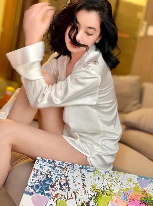 Kém gì Lệ Quyên, Cẩm Đan đốt mắt với váy không che hết vòng 1-5