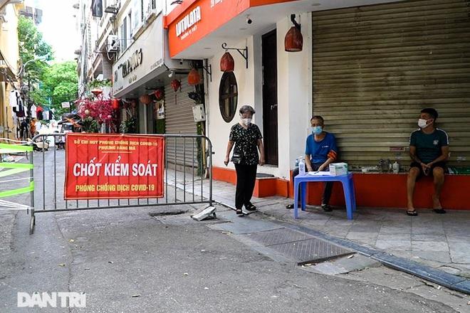 Mại dâm sau tấm biển vùng xanh khi Hà Nội đang giãn cách-4