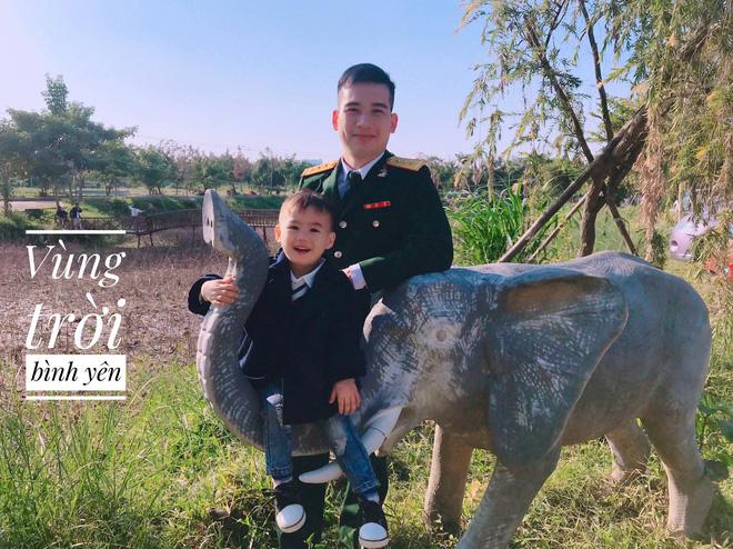 Chiến sĩ rơi nước mắt nhìn vợ chuẩn bị sinh mà không thể về vì dịch-1