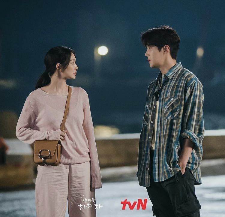 Nam thần Hometown Cha-Cha-Cha cân đẹp mọi style từ CEO đến trai quê-5