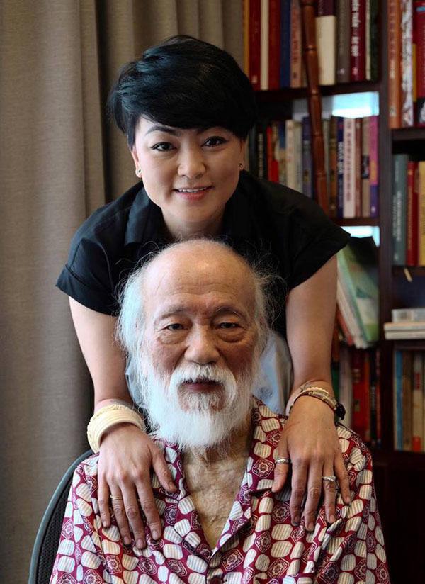 Cô hiệu phó Văn Thùy Dương luôn có cách giấu hình xăm khéo léo-2