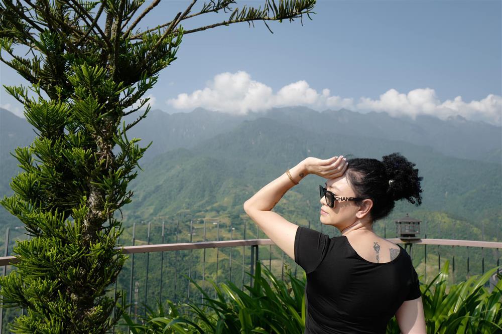 Cô hiệu phó Văn Thùy Dương luôn có cách giấu hình xăm khéo léo-4