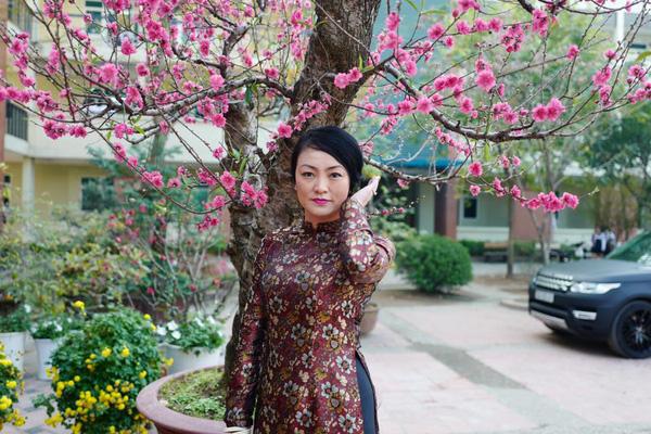 Cô hiệu phó Văn Thùy Dương luôn có cách giấu hình xăm khéo léo-7