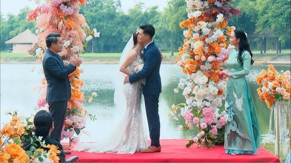 Những đám cưới gây bão sóng truyền hình Việt-3