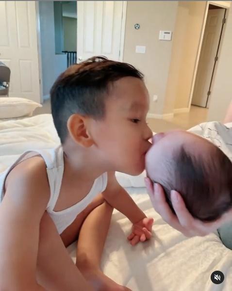 Phạm Hương công khai dung mạo nhóc tỳ mới sinh-3