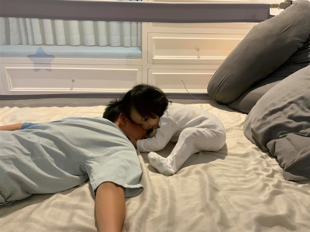 Loạt ảnh chứng minh Suchin mê anh trai Subeo nhất nhà-2