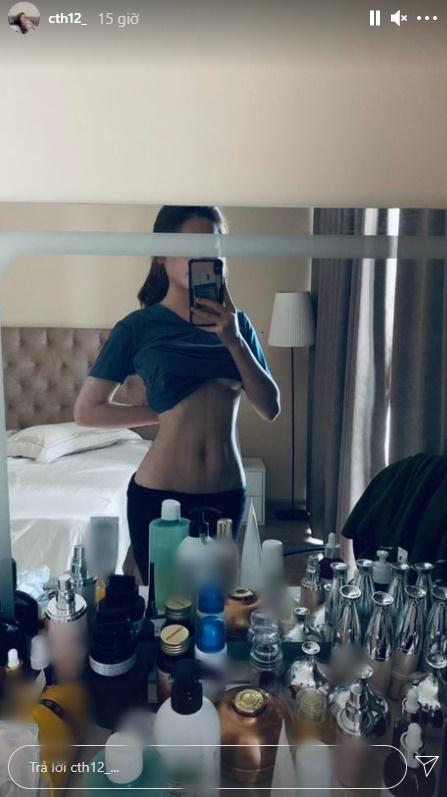 Vạch áo cho người xem, bồ tin đồn Quang Hải lộ chân ngực-1