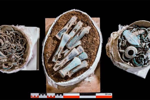 Choáng váng kho trang sức cổ nhất thế giới 150.000 tuổi-3