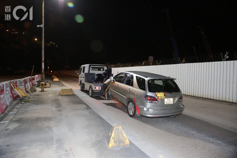 Diễn viên Hong Kong bị ôtô đè lên người ở phim trường-3